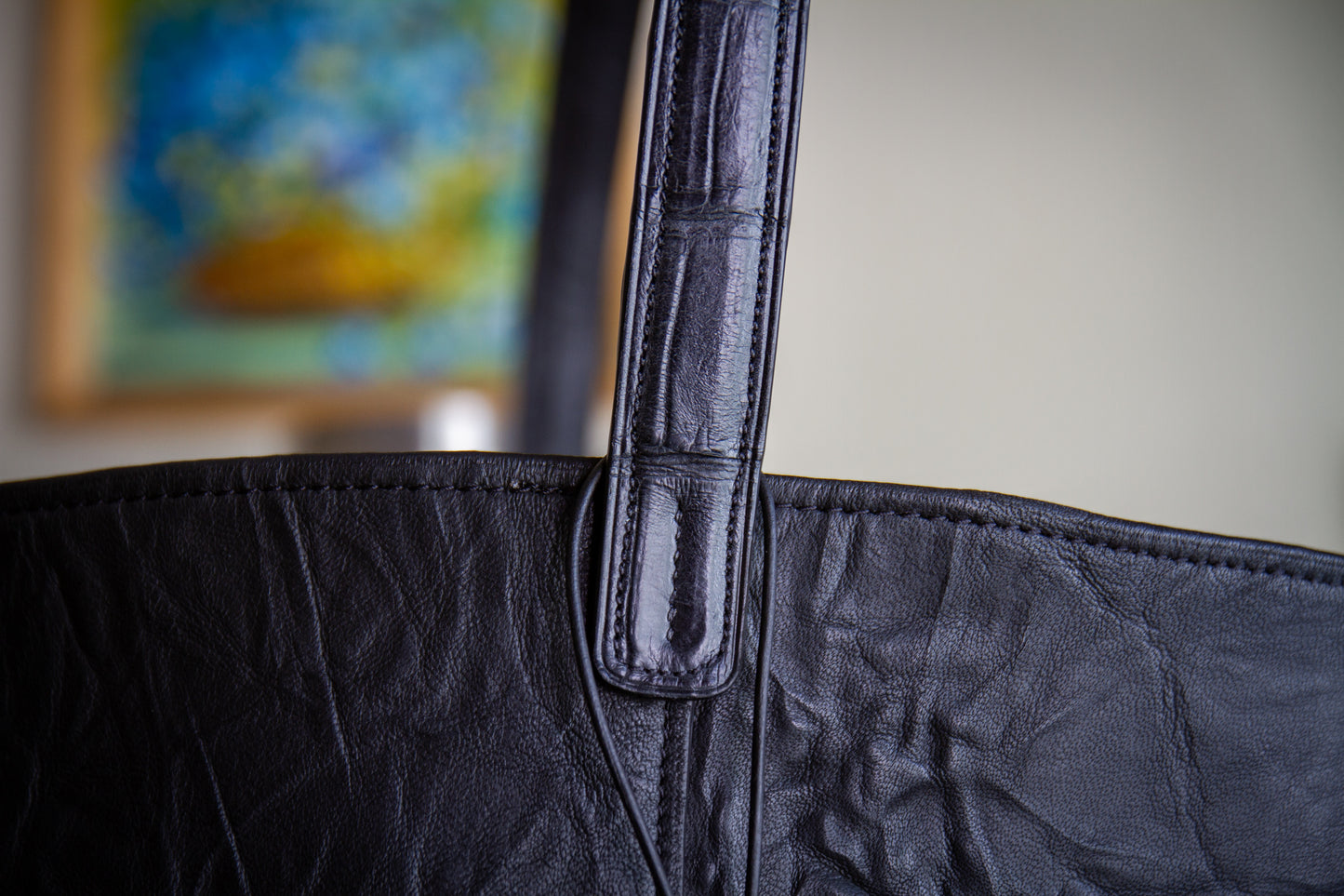 
                  
                    Close-up of the alligator leather pattern on the shoulder carry strap
                  
                