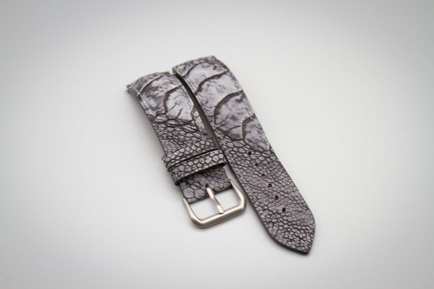 
                  
                    Stone washed grey ostrich leg leather strap paired with stainless steel buckle
                  
                
