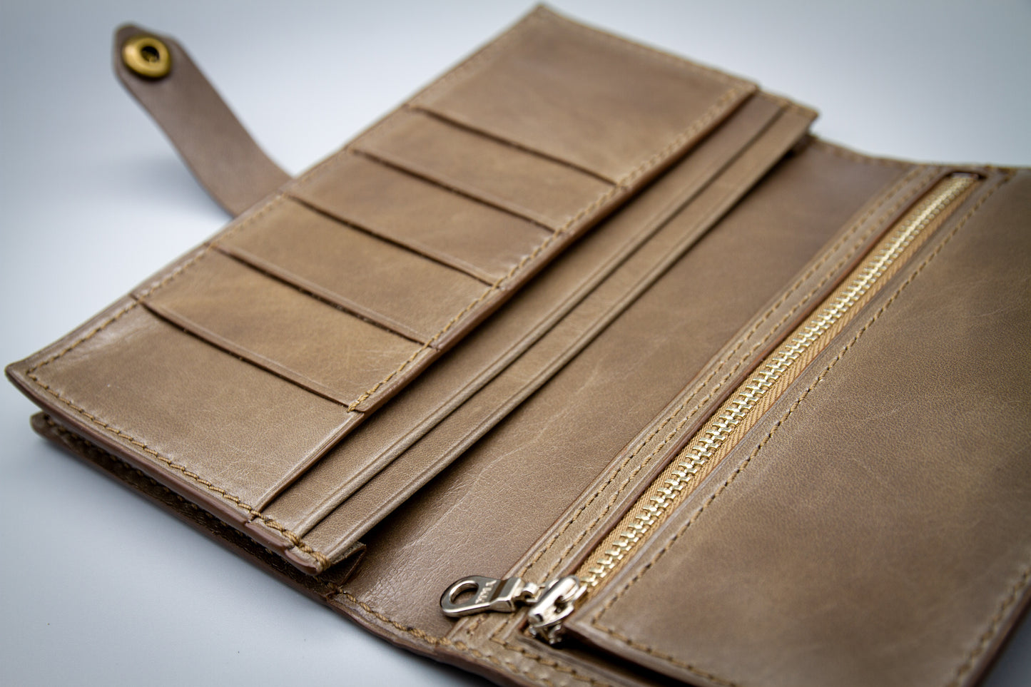 
                  
                    Close-up of internal YKK zipper pocket and fine stitching on cowhide leather lining.
                  
                