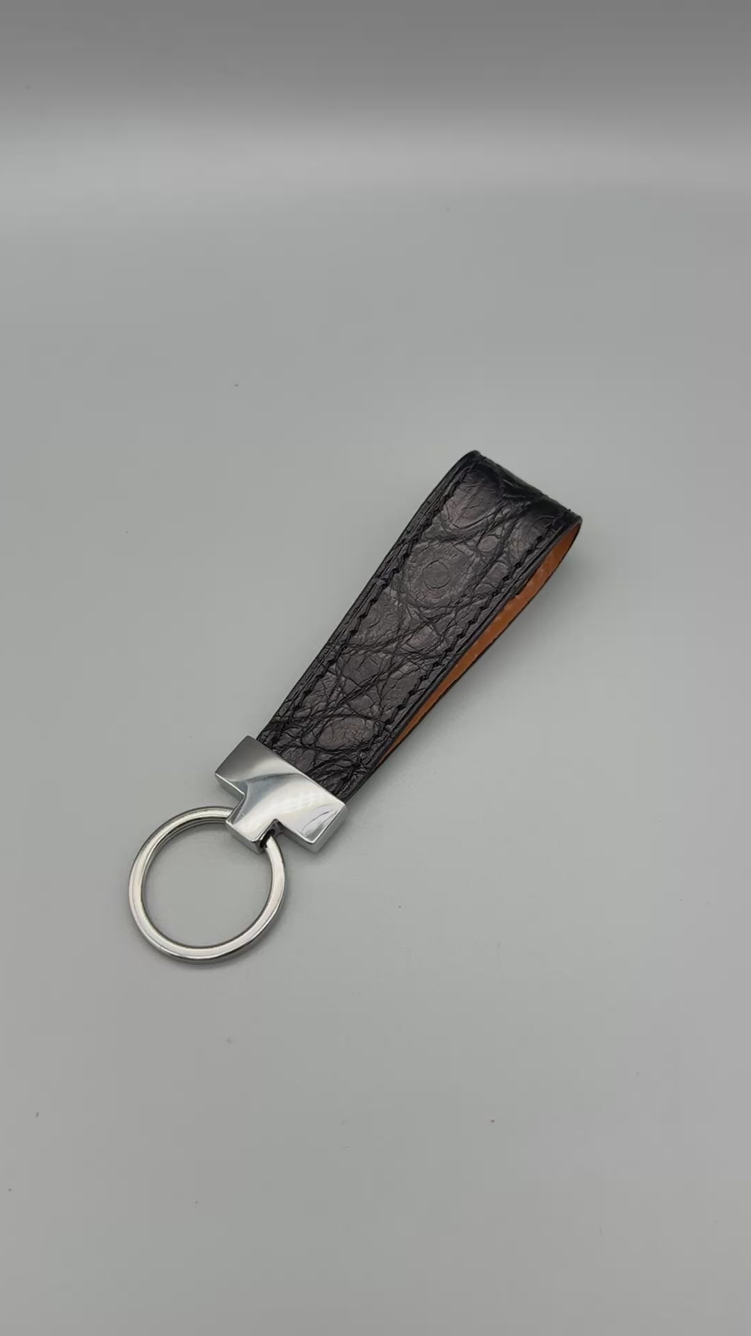 
                  
                    Load and play video in Gallery viewer, Luxury Alligator Leather Keychain - Black Alligator
                  
                