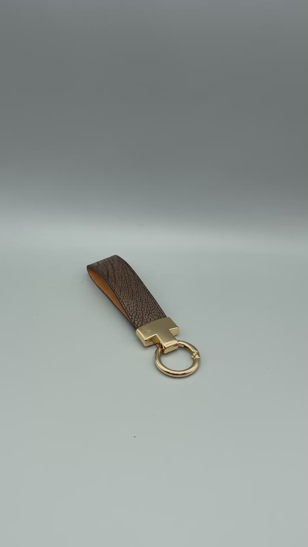 
                  
                    Load and play video in Gallery viewer, Luxury Leather Keychain - Tobacco Ostrich
                  
                