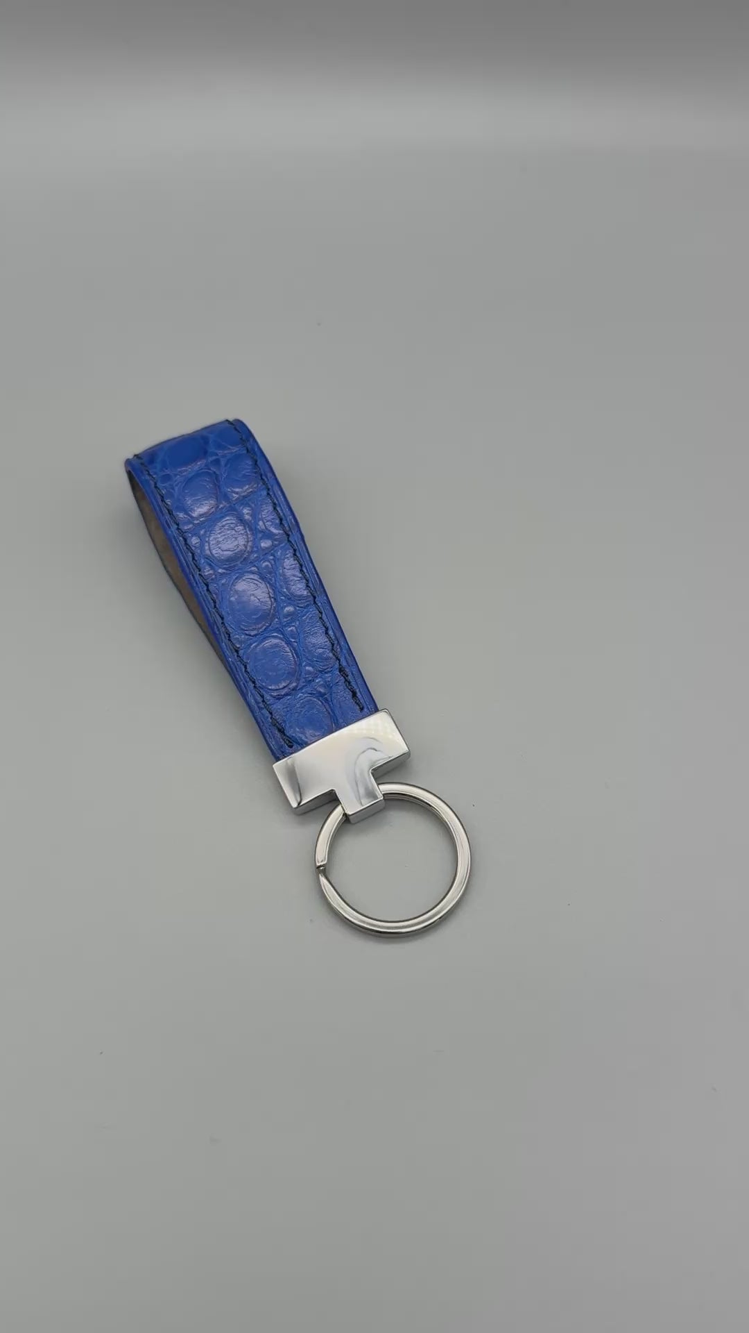 
                  
                    Load and play video in Gallery viewer, Luxury Crocodile Leather Keychain - Bright Blue
                  
                