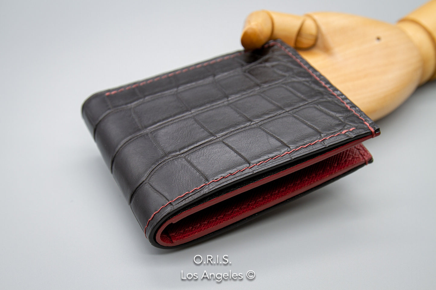 Source custom multiple bifold embossed crocodile leather credit