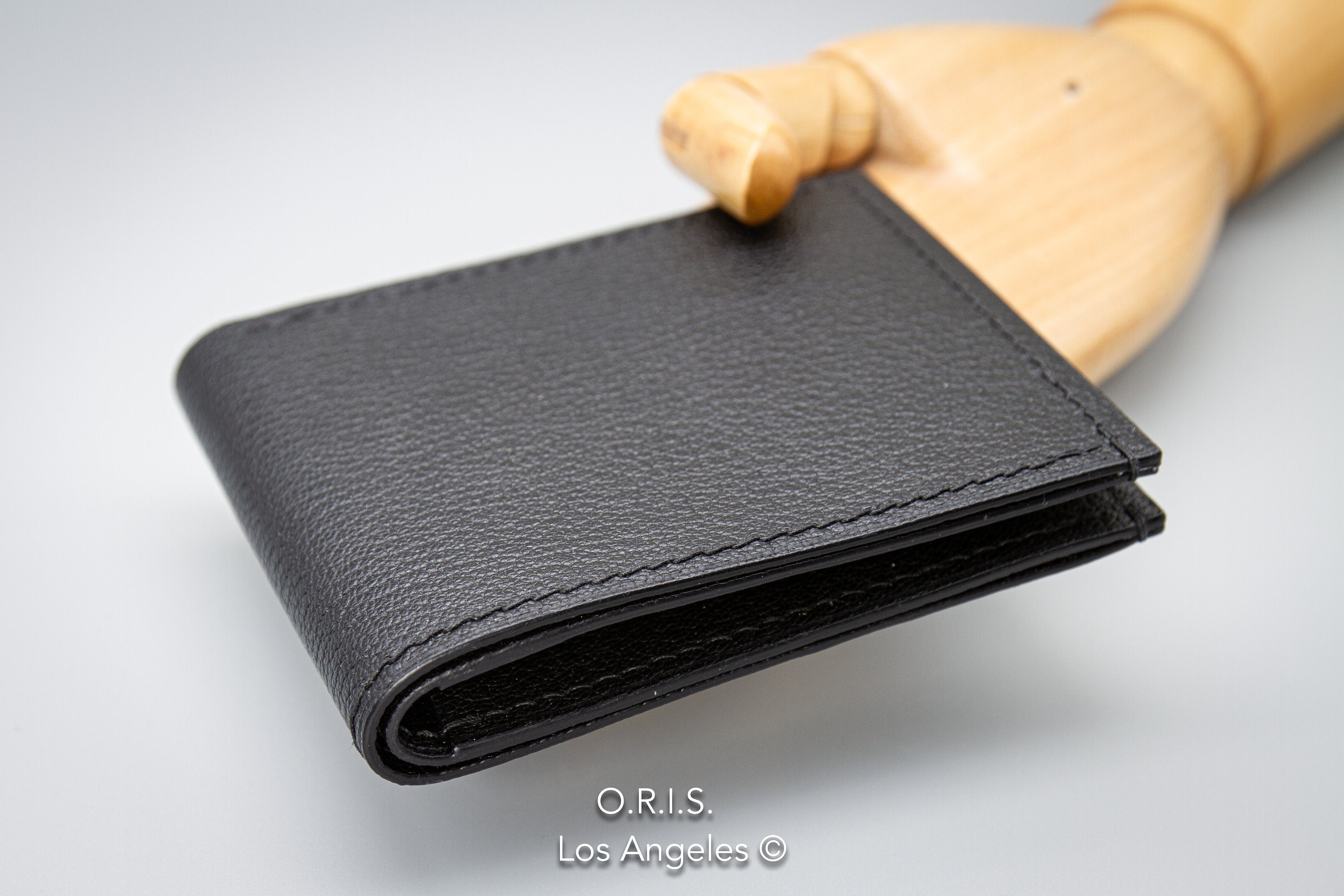 Bifold Leather Wallet: Quality Materials and Artisanal Design - O.R.I.S ...